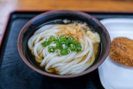 うどん市場めんくいのかけうどん