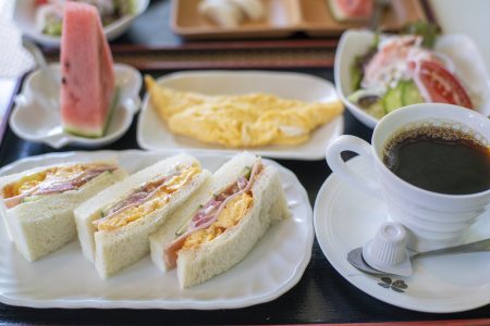 食事と喫茶のぞみのサンドイッチモーニング