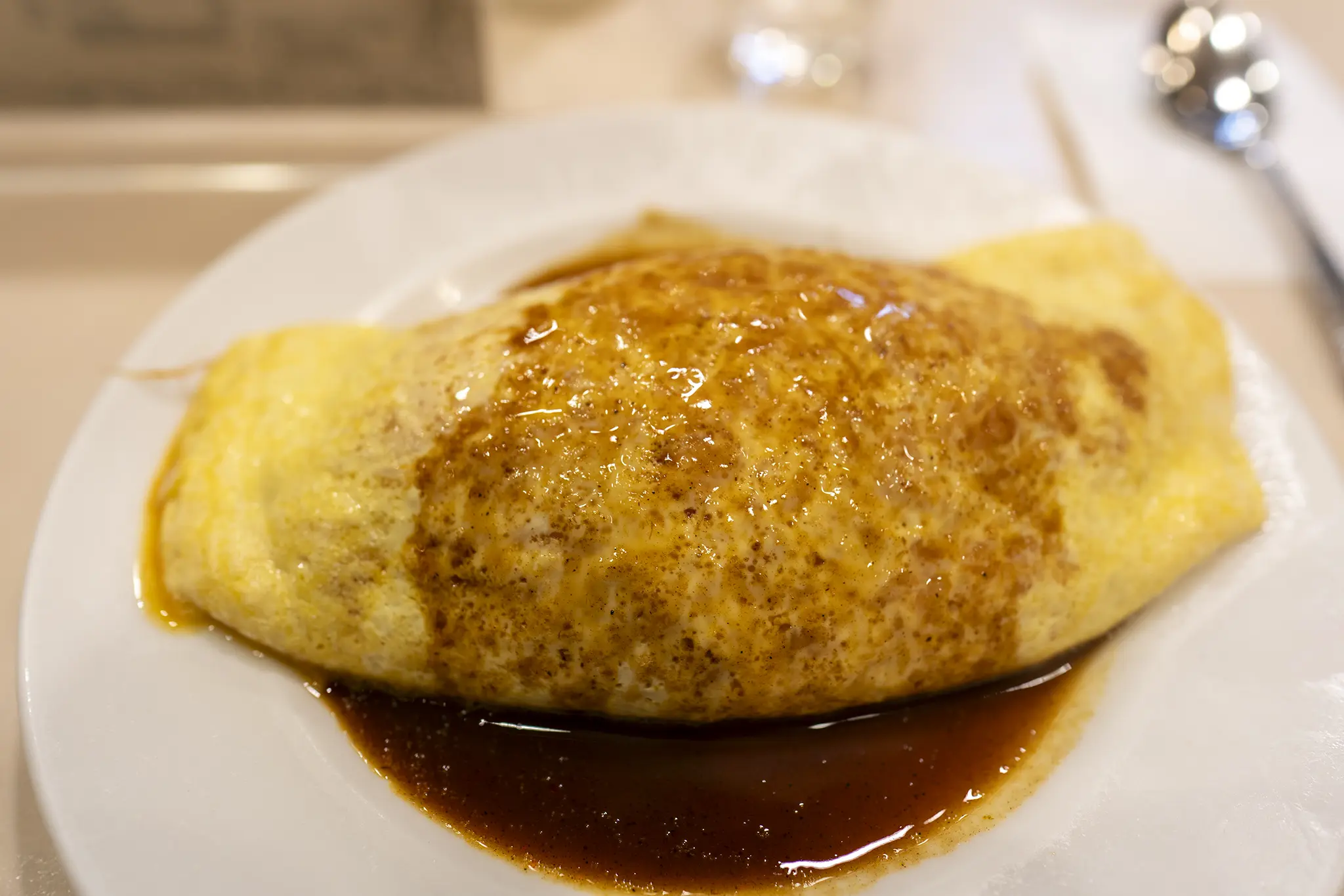 高松市瓦町「洋食の店おなじみ」のオムライス | 旅カメラ