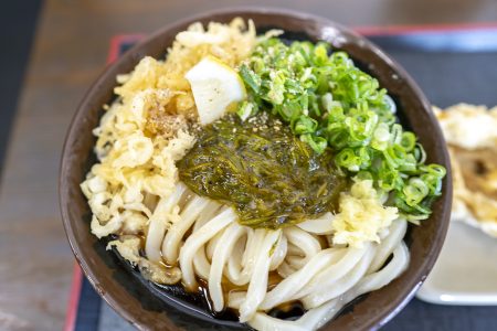 うどん屋まつはまのながもぶっかけ