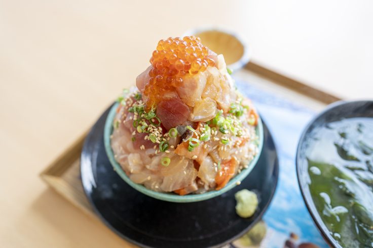 大渦食堂の海鮮てっぺん丼2