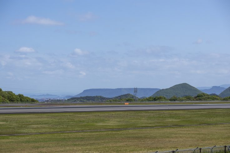 高松空港からみえる屋島
