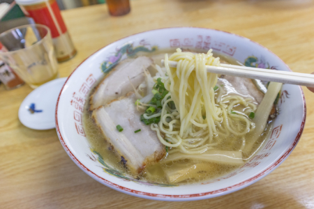 中華そば波のチャーシュー麺リフトアップ