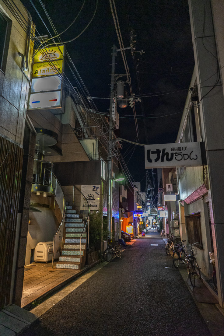 夜の路地裏